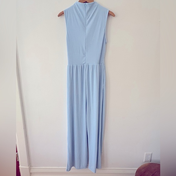 Beautiful Wide leg one piece- with pockets- size Medium - Picture 5 of 5